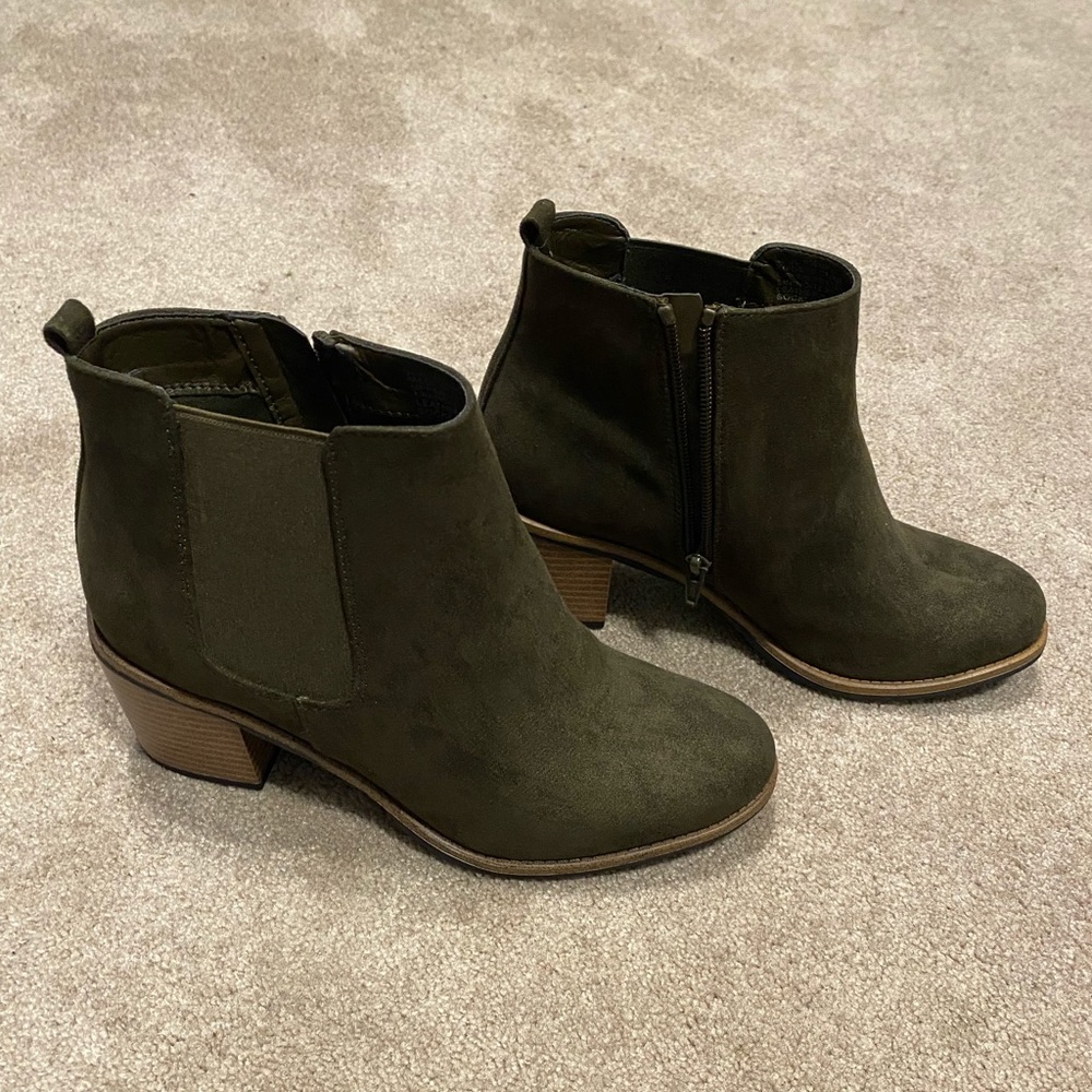 BRAND NEW Green Boots